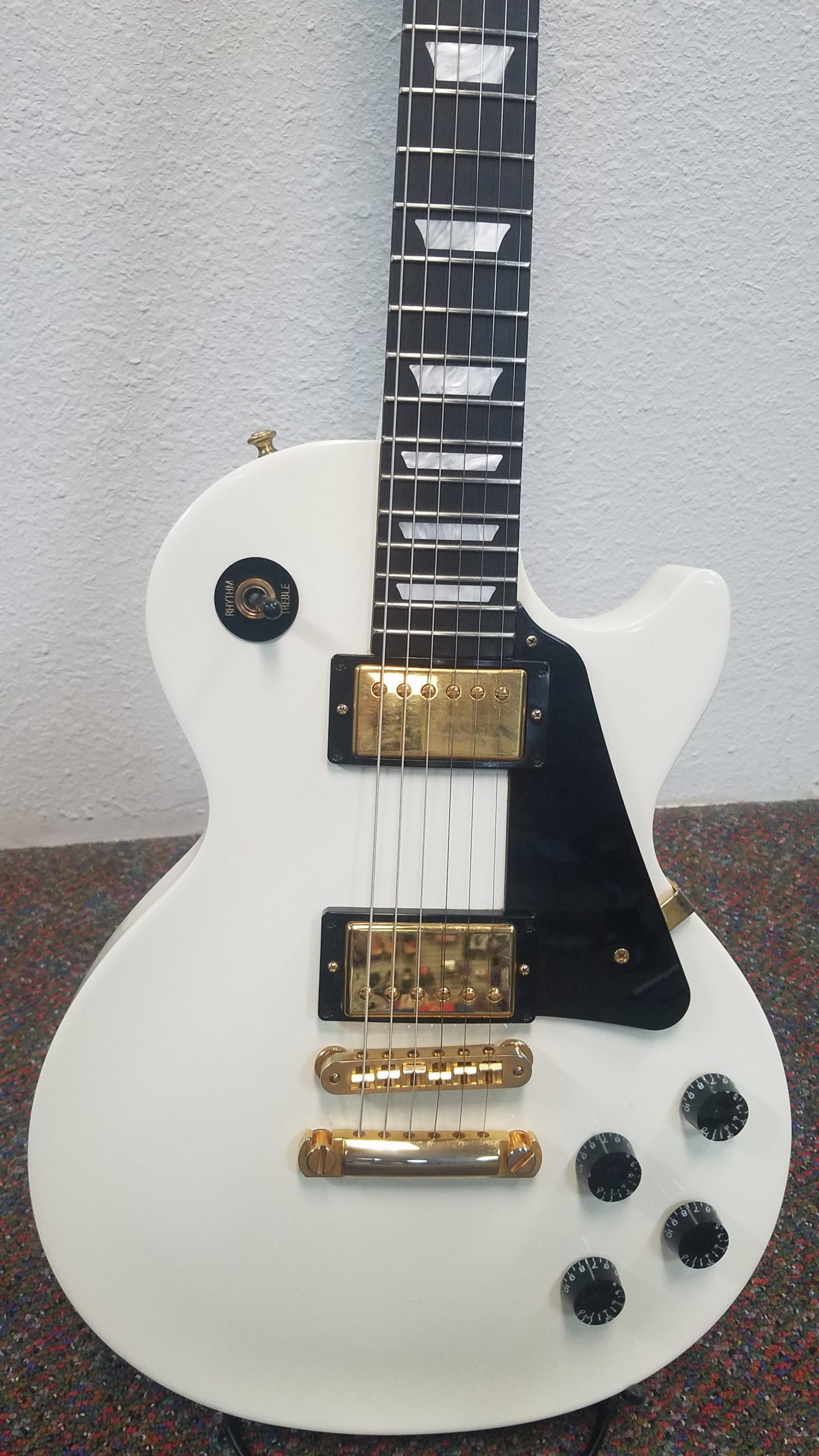 Gibson Les Paul Studio Alpine White W/Gold Hardware | Mega Music Store