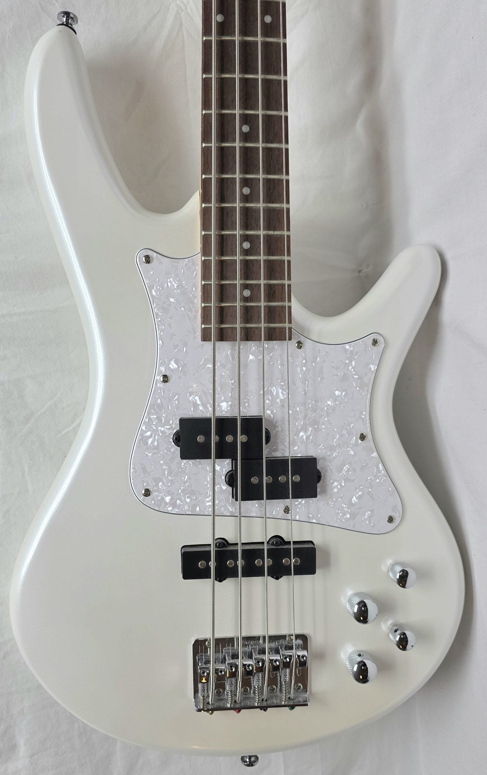 USED - IBANEZ Pearl White Mezzo SRMD200D - 4 string Bass Guitar